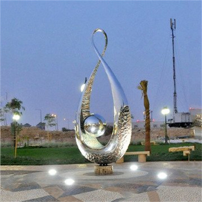Il grande specchio astratto del metallo del giardino all'aperto ha lucidato la scultura di acciaio inossidabile della statua