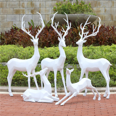 Sculture animali della vetroresina dei cervi del giardino a grandezza naturale geometrico su ordinazione della statua