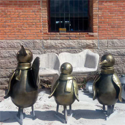 Scultura decorativa all'aperto del pinguino delle statue bronzee fatte a mano del giardino