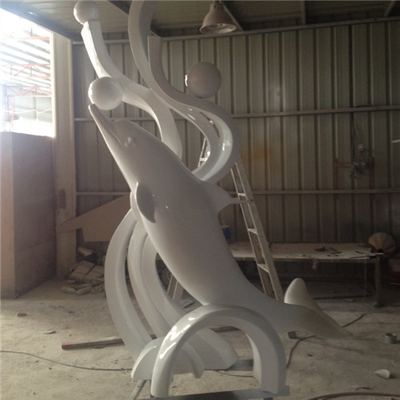 La statua all'aperto del delfino della vetroresina del parco dell'oceano ha lucidato 100cm dipinto