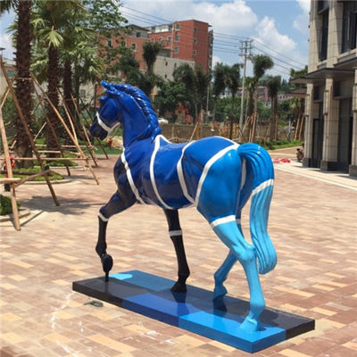 La statua a grandezza naturale del giardino della scultura del cavallo della vetroresina realistica ha dipinto