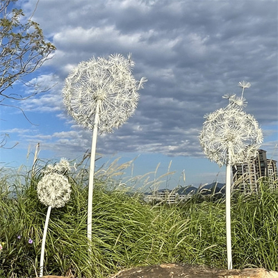 Scultura all'aperto Art Led Motif Light Decorative del giardino del dente di leone del metallo