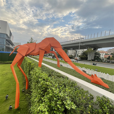 La grande giraffa all'aperto del metallo della geometria scolpisce decorativo per il quadrato del centro commerciale