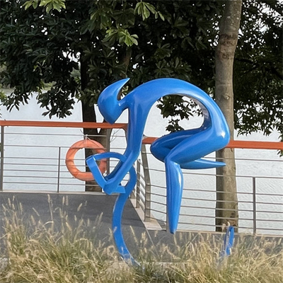 La bicicletta di giro che dipinge il giardino all'aperto scolpisce Art Metal Colorful