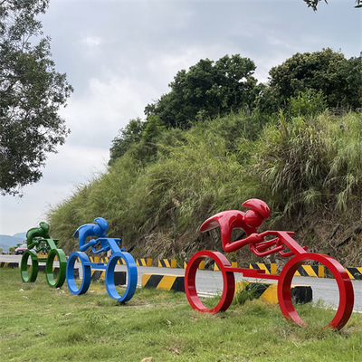 Il giardino all'aperto della corsa di riciclaggio scolpisce fatto a mano multicolore per il parco a tema