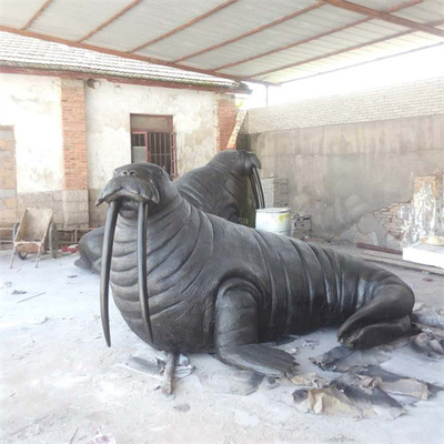 Il giardino animale bronzeo del tricheco a grandezza naturale del mare scolpisce all'aperto per la decorazione