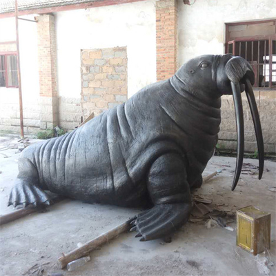 Il giardino animale bronzeo del tricheco a grandezza naturale del mare scolpisce all'aperto per la decorazione