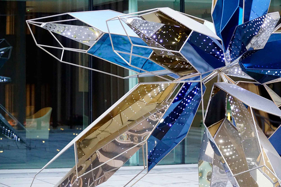 Scultura decorativa Art Outdoor Sculpture moderno contemporaneo del metallo dello stagno dell'hotel