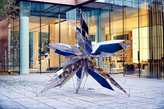 Scultura decorativa Art Outdoor Sculpture moderno contemporaneo del metallo dello stagno dell'hotel