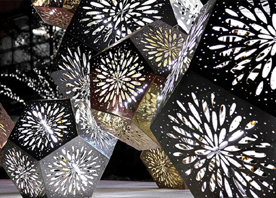Trasmissione della luce decorativa moderna del poligono del fiocco di neve della scultura del metallo degli ss