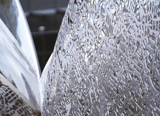 Lo specchio ha placcato le sculture all'aperto del giardino sottrae inossidabile su misura