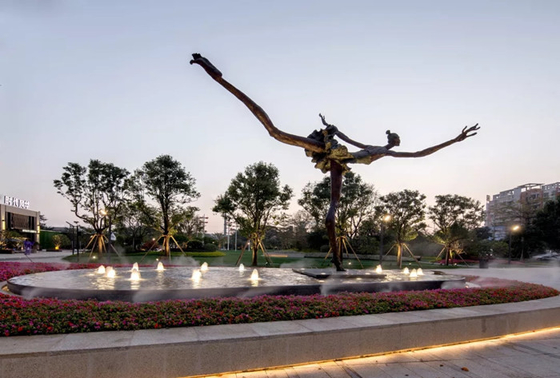 Grande resistente alla corrosione di Bronze Sculpture del ballerino del giardino su misura