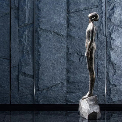 Gli artisti bronzei della scultura bronzea di stile dell'uomo delle statue del giardino del pensatore hanno personalizzato