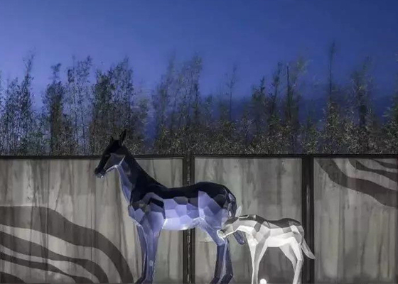 L'animale del giardino pubblico scolpisce la scultura decorativa del cavallo di acciaio inossidabile