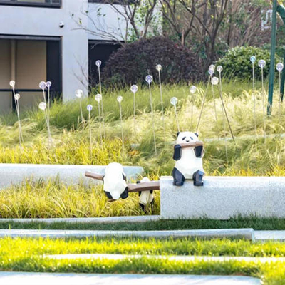 Metallo moderno di Panda Garden Ornament Outdoor Statue per il panchetto di seduta