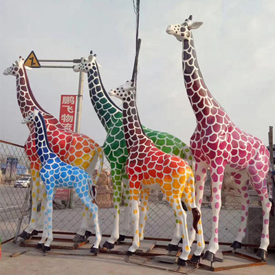 L'animale urbano del giardino della giraffa del metallo scolpisce FRP decorativo su misura