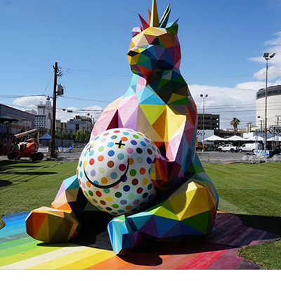 Animale variopinto di forma del fumetto del metallo della scultura geometrica dell'orso per il giardino