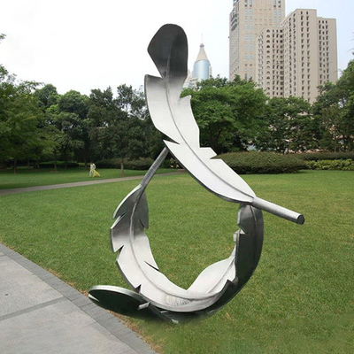 Piuma d'altezza creativa Matte Metal Sculpture decorativo del giardino di 200 cm