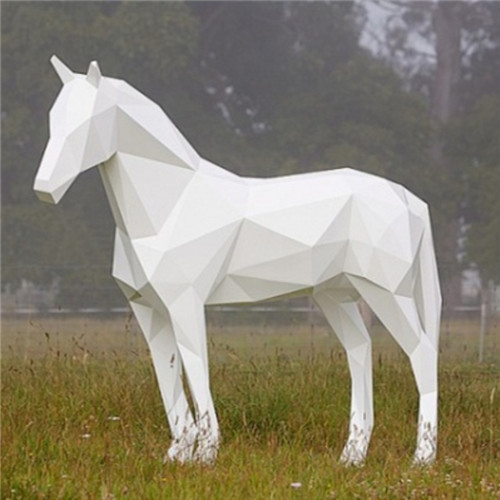 Il grande animale del giardino del cavallo del metallo scolpisce la geometria realistica per la città