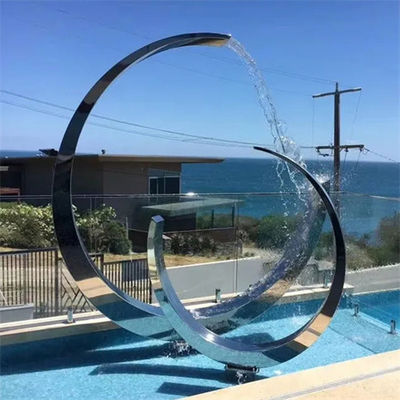 Il metallo C modella le alte sculture di lucidatura dello specchio di acciaio inossidabile per la fontana